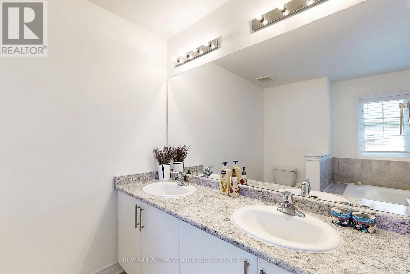 90 Braebrook Drive, Whitby, Ontario  L1R 0M9 - Photo 18 - E12790658