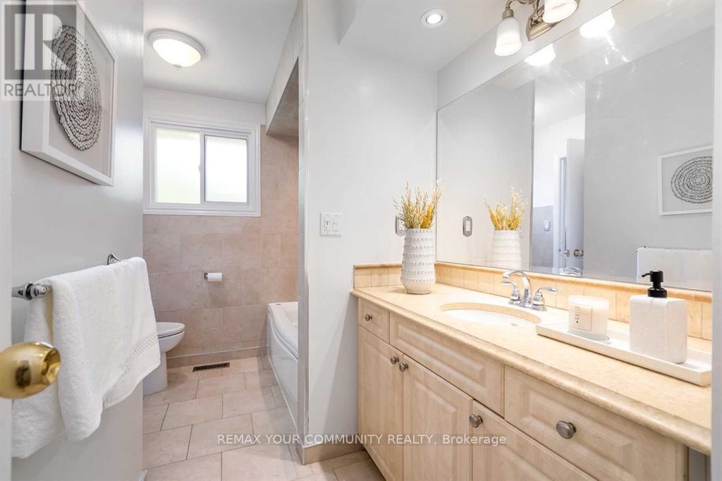 Main Floor - 246 Anne Street N, Barrie, Ontario  L4N 4X5 - Photo 12 - S12790664