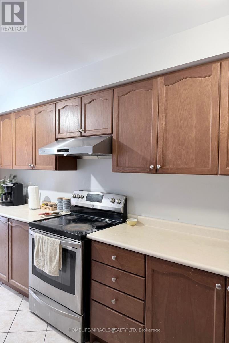 95 Sleightholme Crescent, Brampton, Ontario  L6P 3E6 - Photo 3 - W12790662