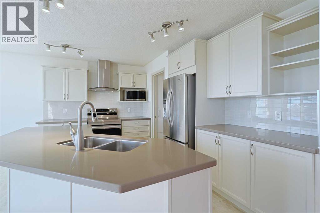 256 Hampstead Road Nw, Calgary, Alberta  T3A 6G6 - Photo 3 - A2284913