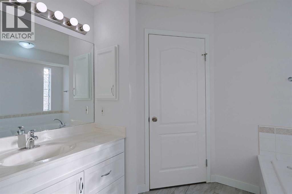 256 Hampstead Road Nw, Calgary, Alberta  T3A 6G6 - Photo 27 - A2284913