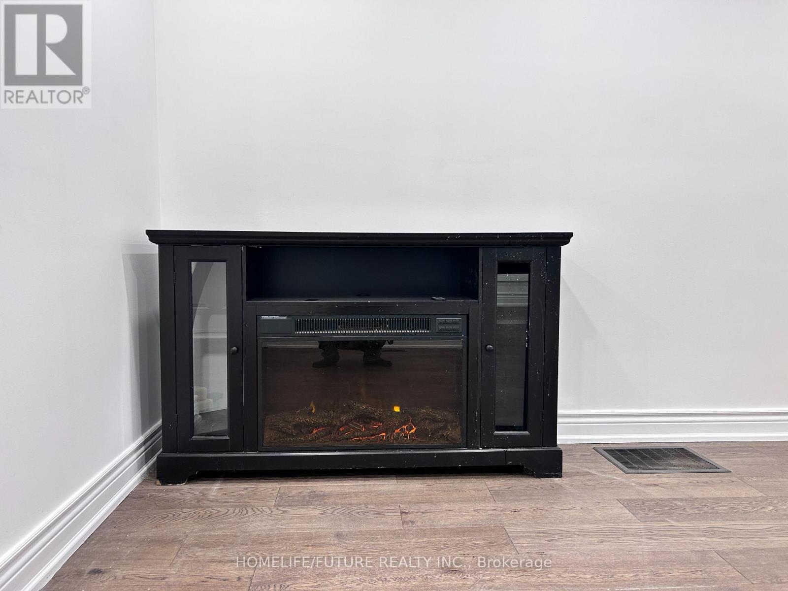 Upper - 19801 Leslie Street, East Gwillimbury, Ontario  L0G 1R0 - Photo 2 - N12788792