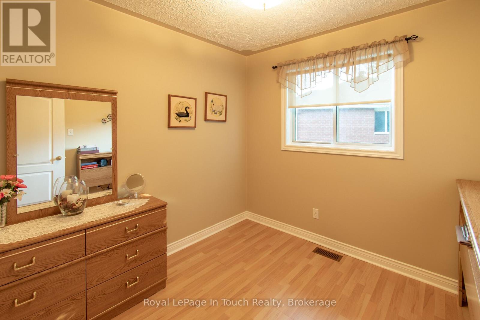 28 Charles Street, Penetanguishene, Ontario  L9M 2G6 - Photo 11 - S12790726