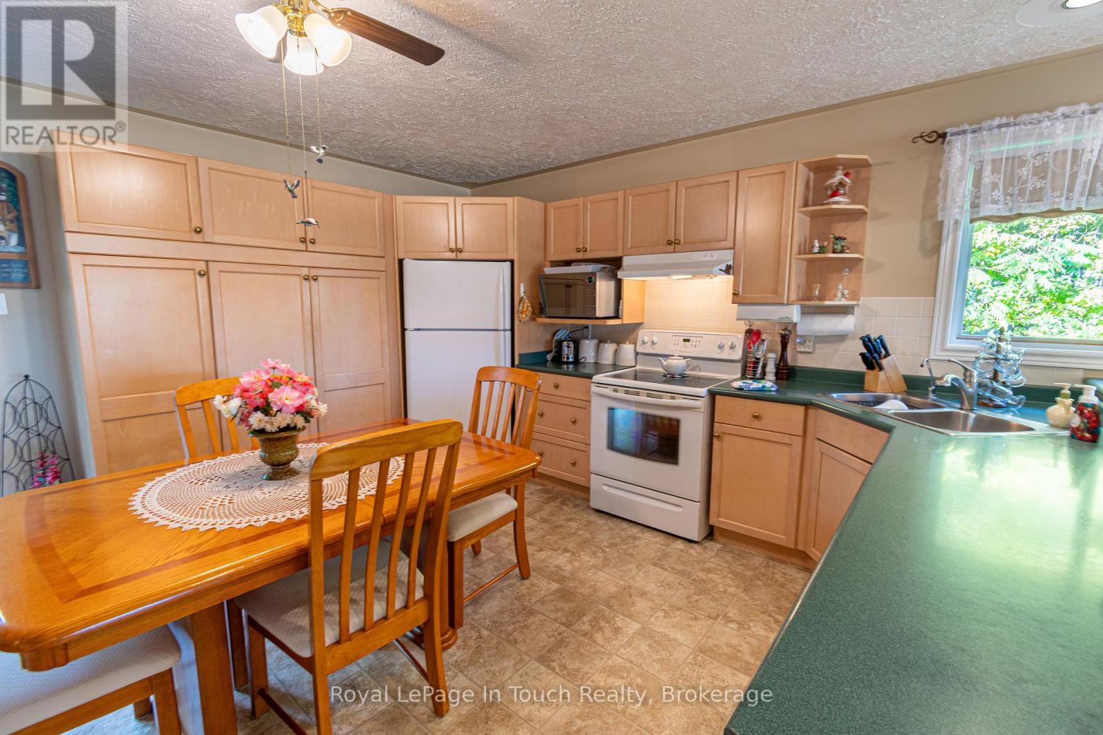 28 Charles Street, Penetanguishene, Ontario  L9M 2G6 - Photo 9 - S12790726