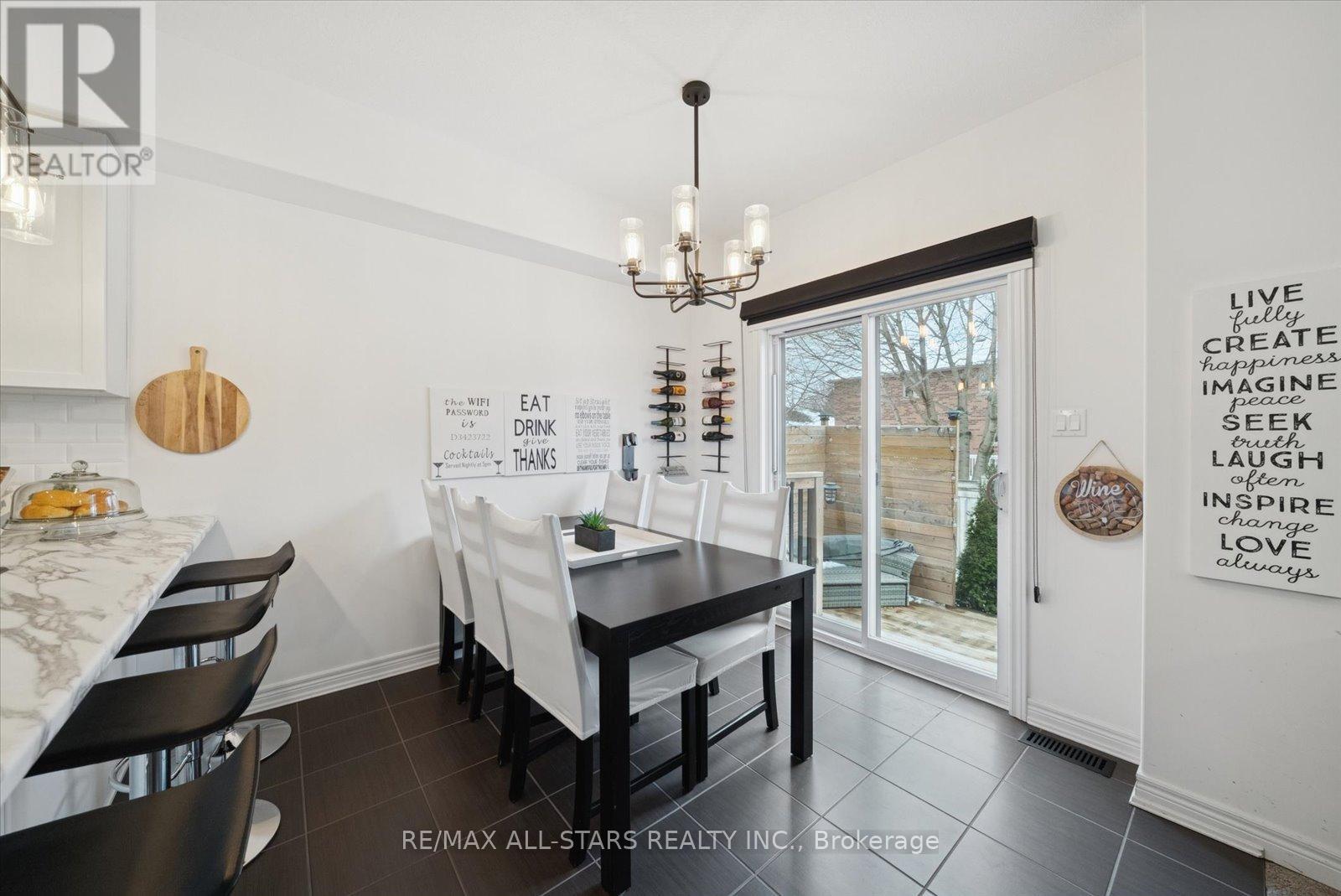 20 Carleton Trail, New Tecumseth, Ontario  L0G 1A0 - Photo 12 - N12640880