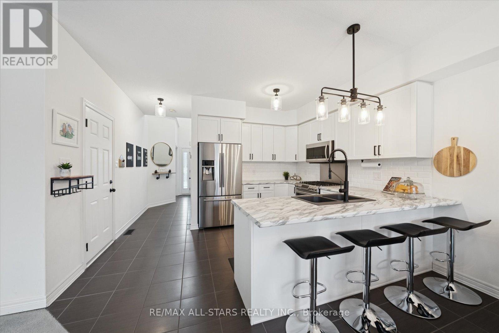 20 Carleton Trail, New Tecumseth, Ontario  L0G 1A0 - Photo 10 - N12640880