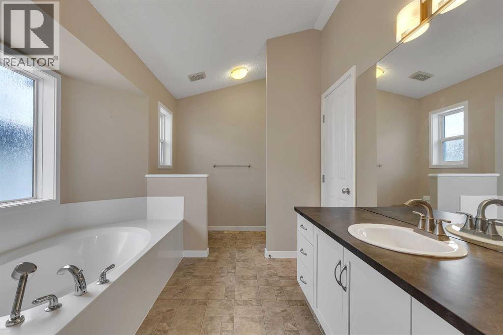 119 Valley Stream Circle Nw, Calgary, Alberta  T3B 5W2 - Photo 29 - A2277760