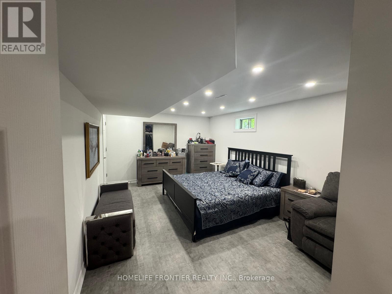 39 Camrose Drive, Georgina, Ontario  L4P 3L6 - Photo 4 - N12790722