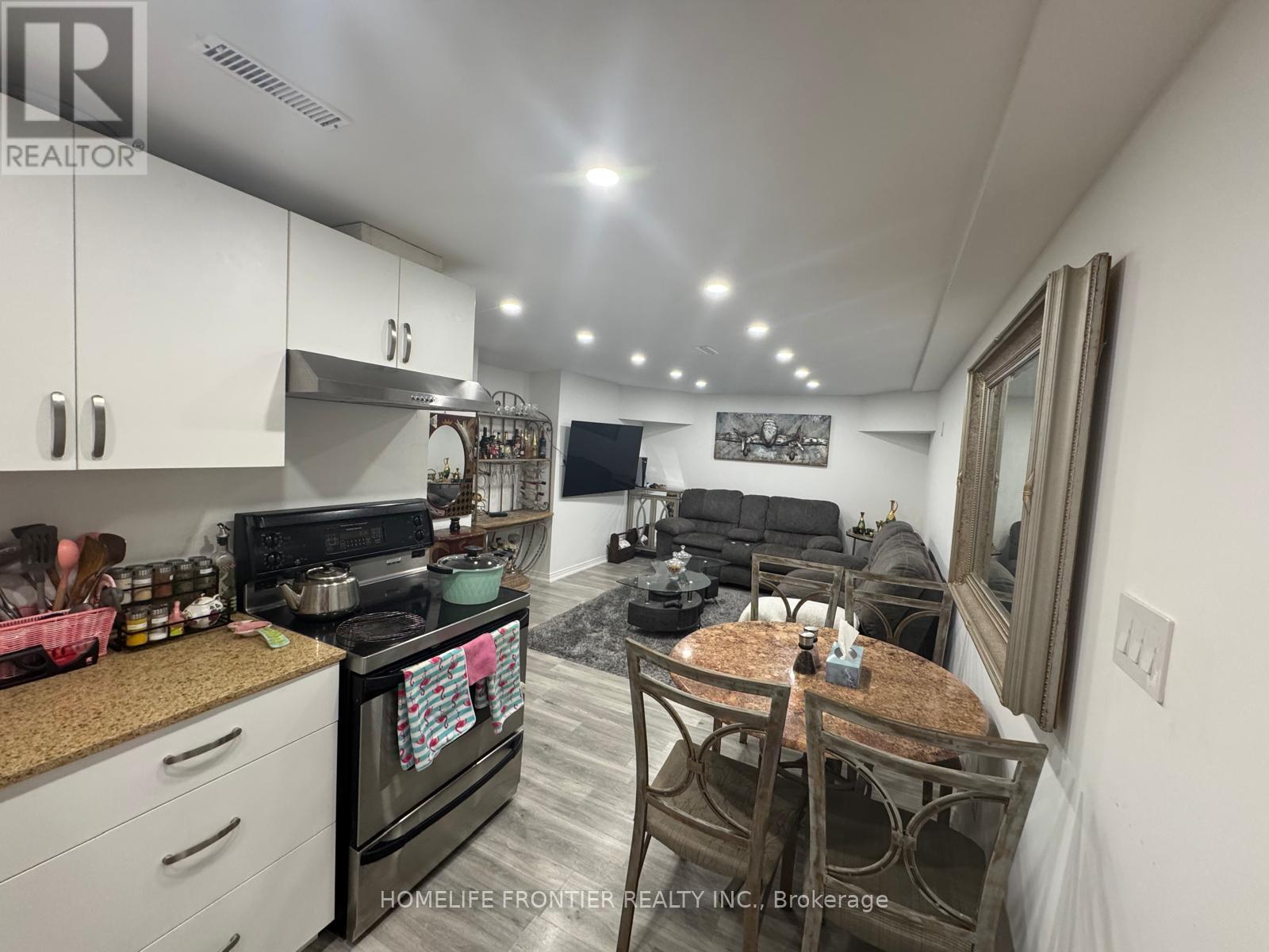 39 Camrose Drive, Georgina, Ontario  L4P 3L6 - Photo 5 - N12790722