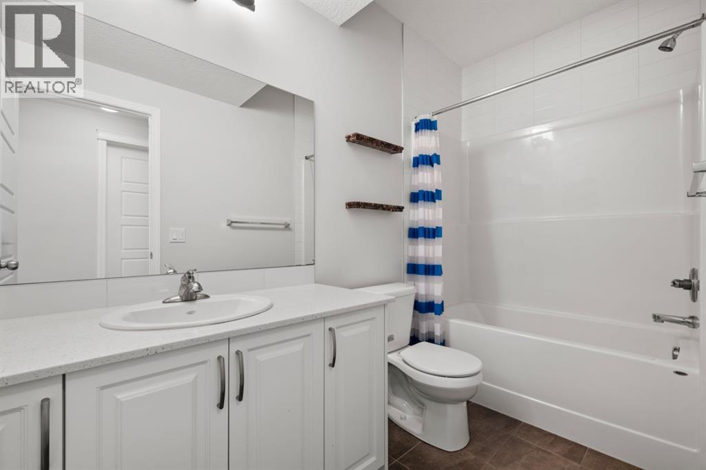 3 Hillcrest Close E, Airdrie, Alberta  T4B 4T9 - Photo 17 - A2274350