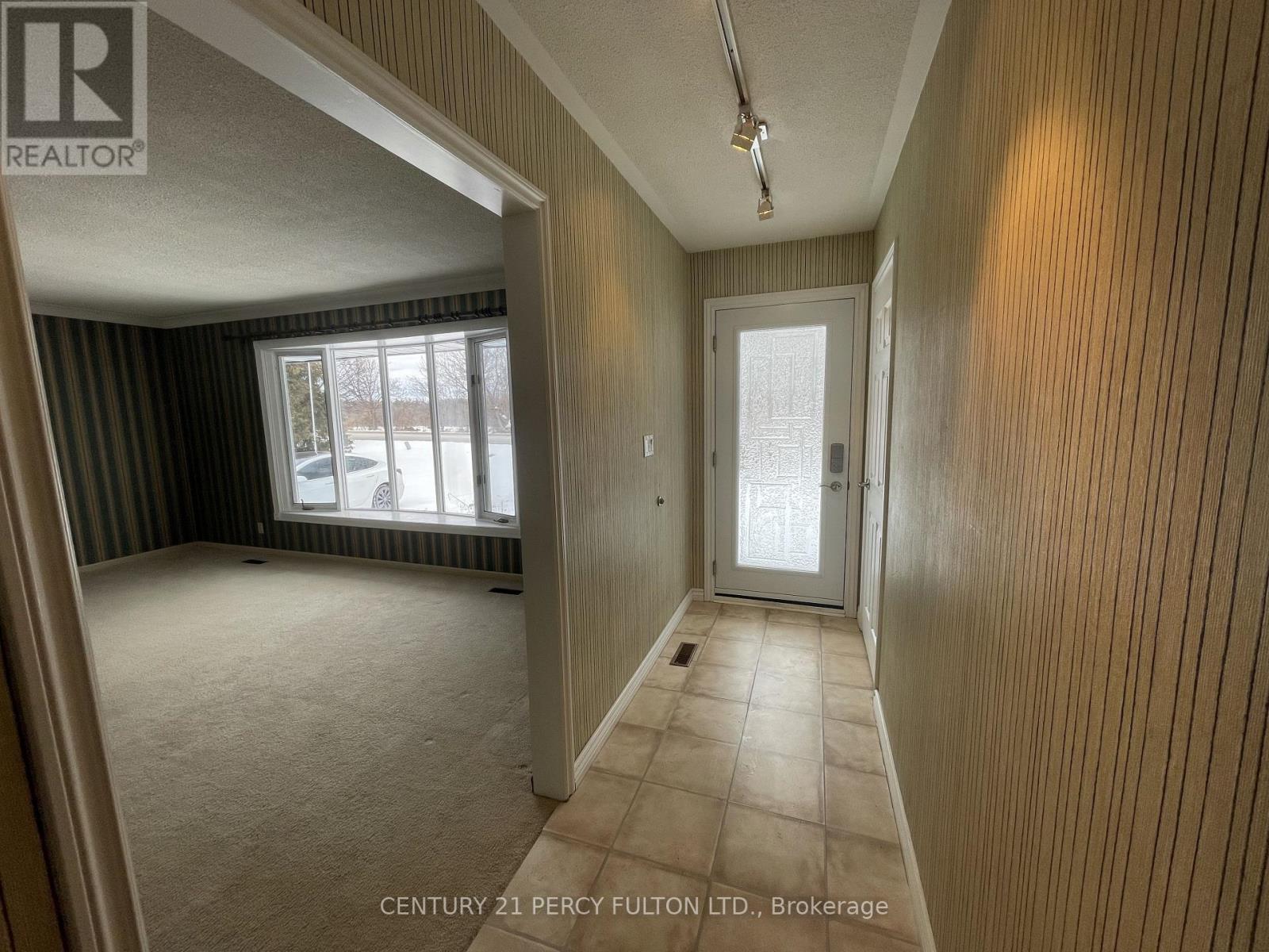 10208 Tenth Line, Halton Hills, Ontario  L0P 1K0 - Photo 9 - W12787732