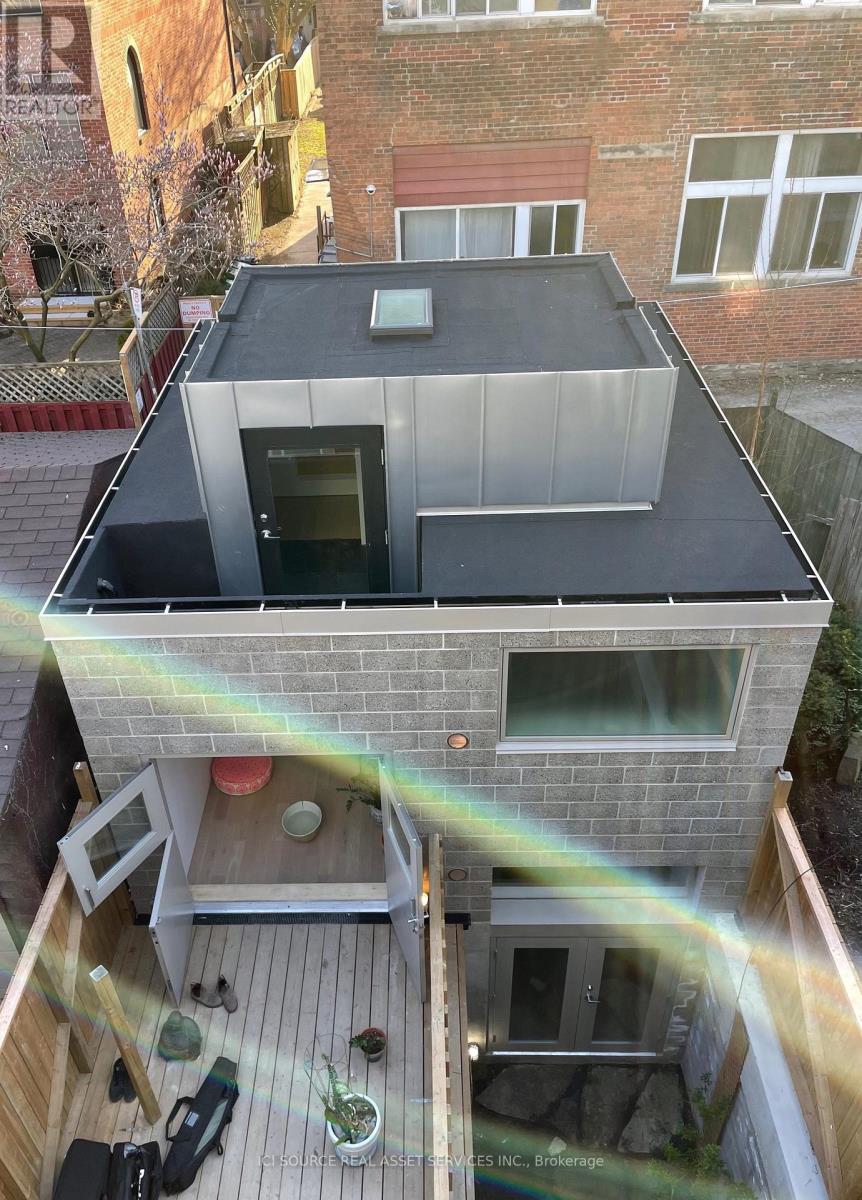 R - 60 BEVERLEY STREET, Toronto, Ontario