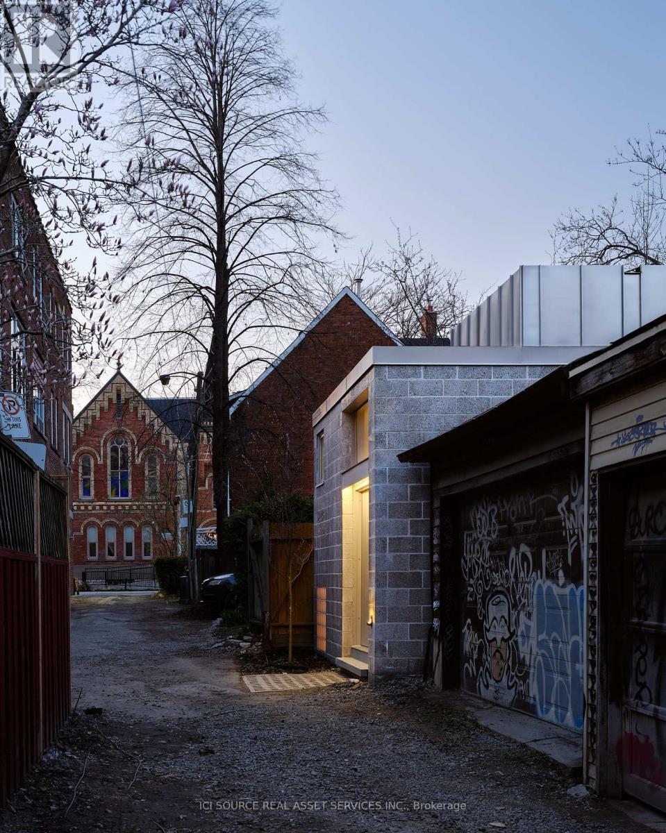 R - 60 Beverley Street, Toronto, Ontario  M5T 1X9 - Photo 8 - C12790740