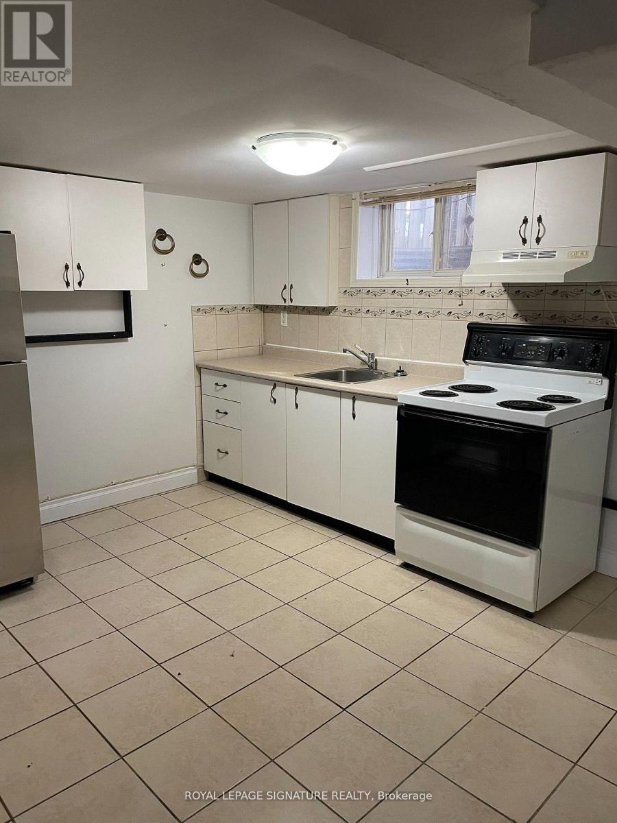 8 Thorncroft Crescent, Ajax (South East), Ontario  L1S 2S2 - Photo 2 - E12790766