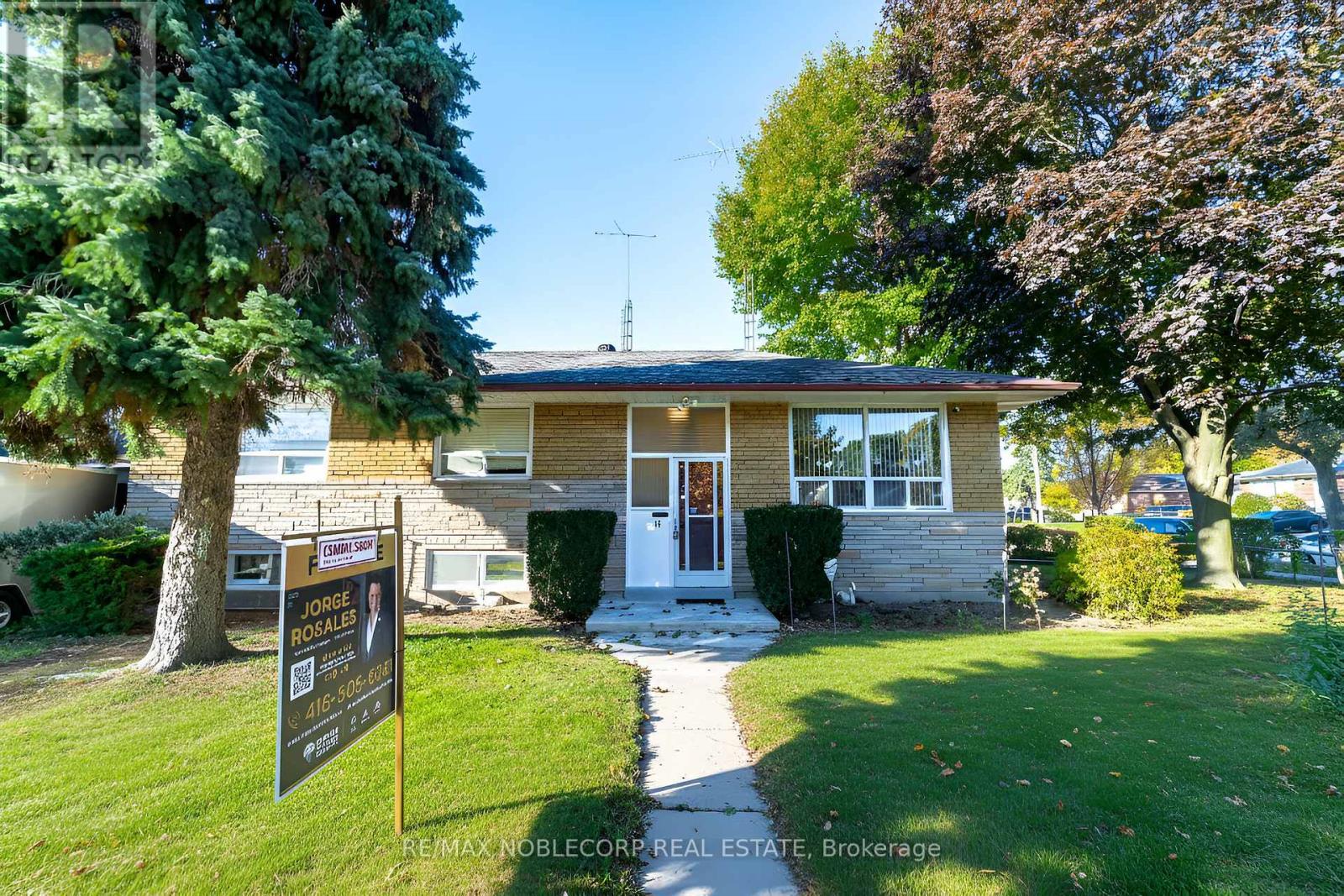 16 Fortune Gate, Toronto, Ontario  M1G 1X8 - Photo 3 - E12790780