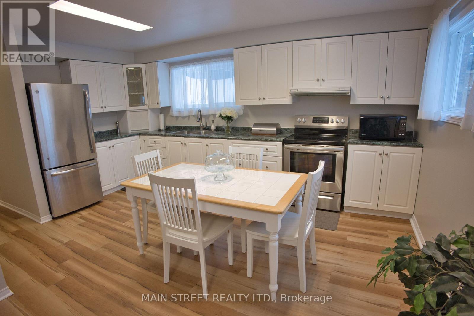 22 Royal Court, Bradford West Gwillimbury, Ontario  L3Z 2P4 - Photo 19 - N12790744