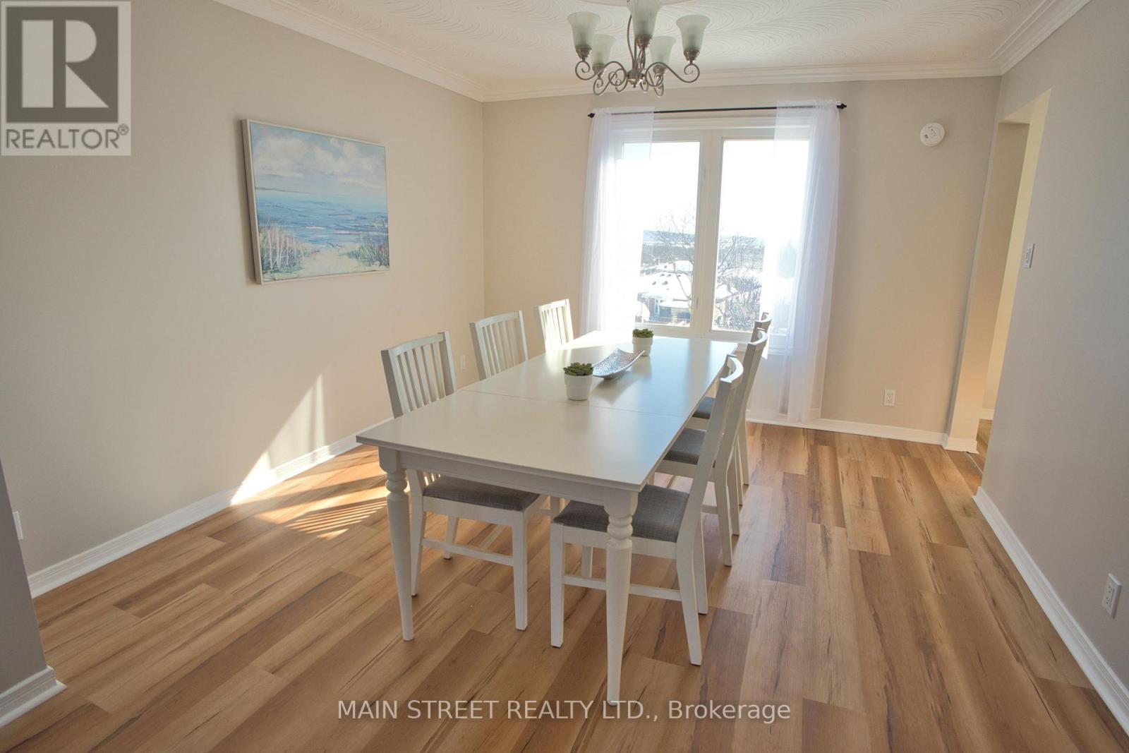 22 Royal Court, Bradford West Gwillimbury, Ontario  L3Z 2P4 - Photo 4 - N12790744