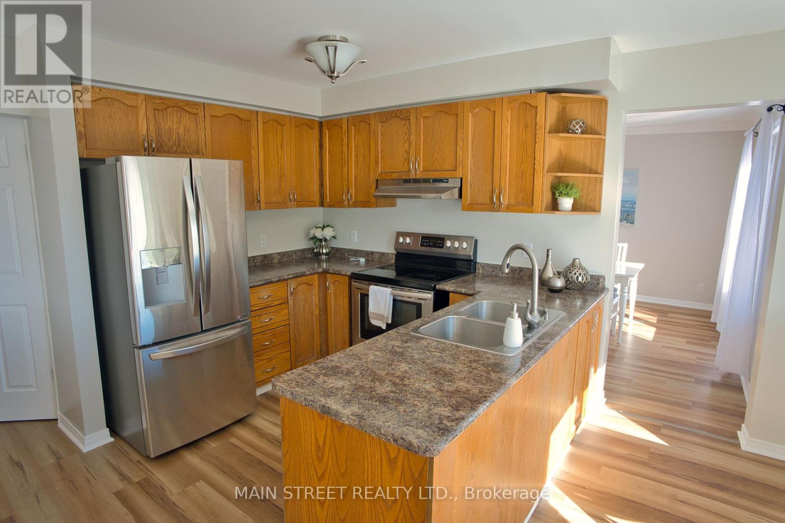 22 Royal Court, Bradford West Gwillimbury, Ontario  L3Z 2P4 - Photo 5 - N12790744