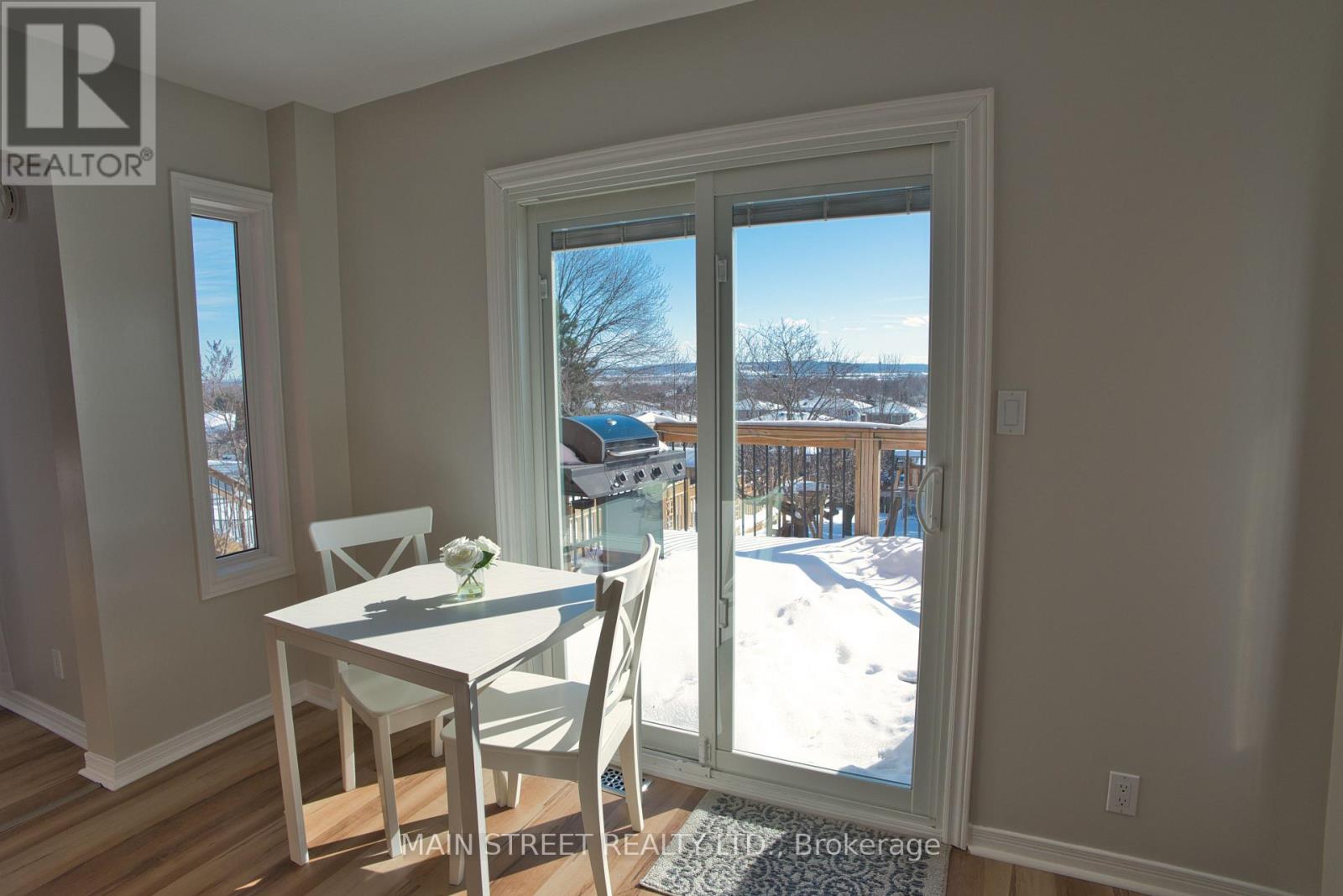 22 Royal Court, Bradford West Gwillimbury, Ontario  L3Z 2P4 - Photo 7 - N12790744