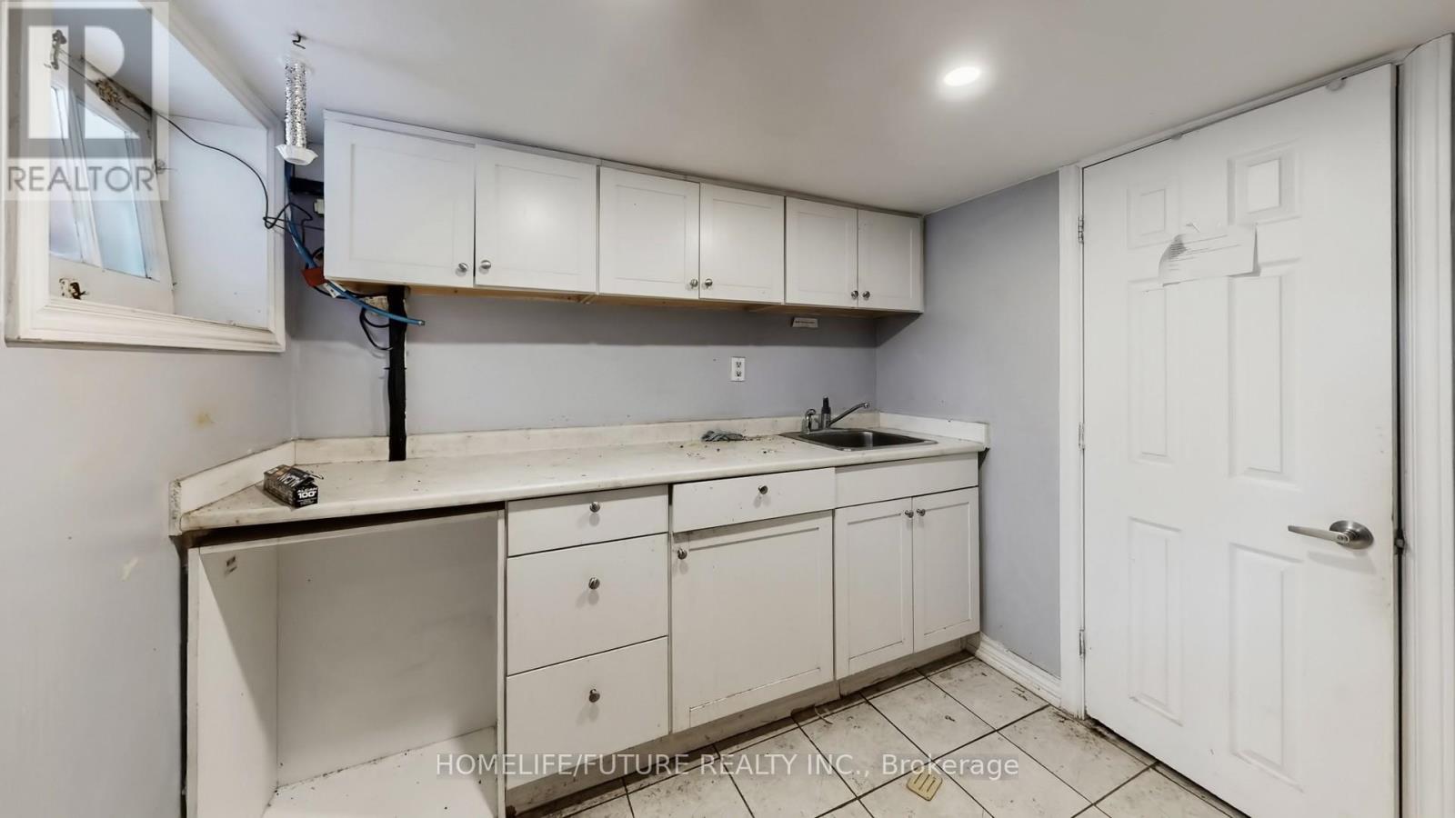 471 Vaughan Road, Toronto, Ontario  M6C 2P5 - Photo 25 - C12775912