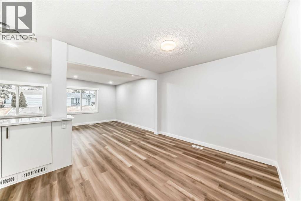 307 Huntridge Road Ne, Calgary, Alberta  T2K 4B8 - Photo 17 - A2272014