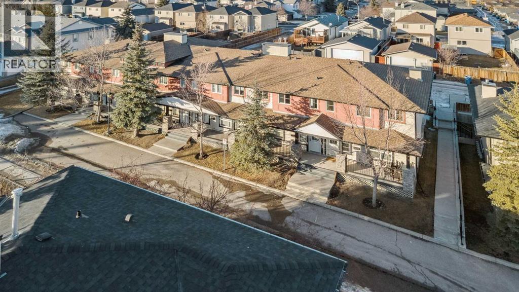 110 Eversyde Common Sw, Calgary, Alberta  T2Y 4Z6 - Photo 2 - A2284417