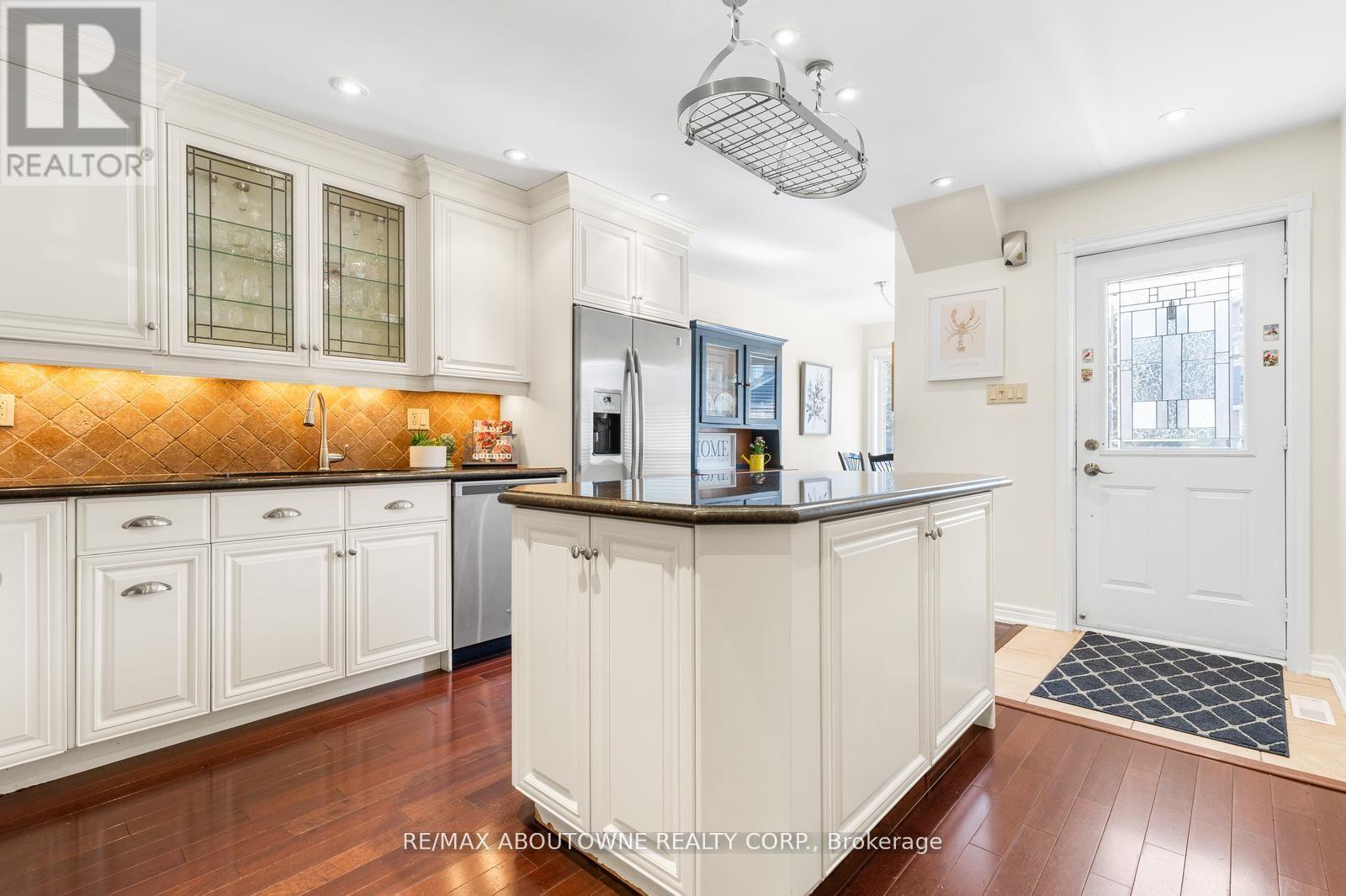 78 - 2205 South Millway, Mississauga (Erin Mills), Ontario  L5L 3T2 - Photo 2 - W12555874