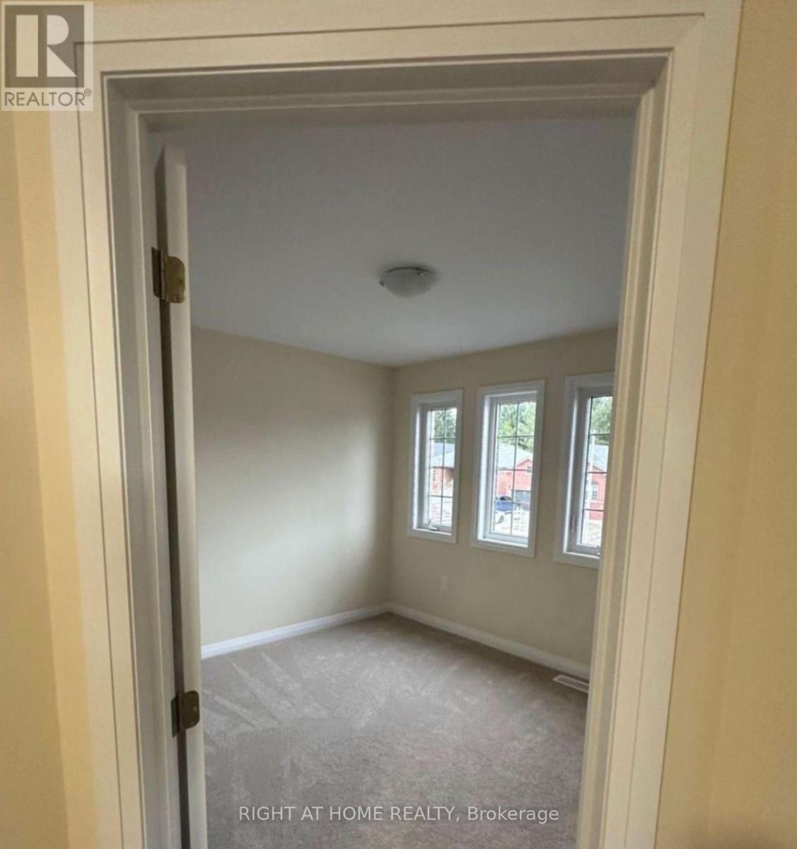 5 Revol Road, Penetanguishene, Ontario  L9M 1N8 - Photo 11 - S12790816