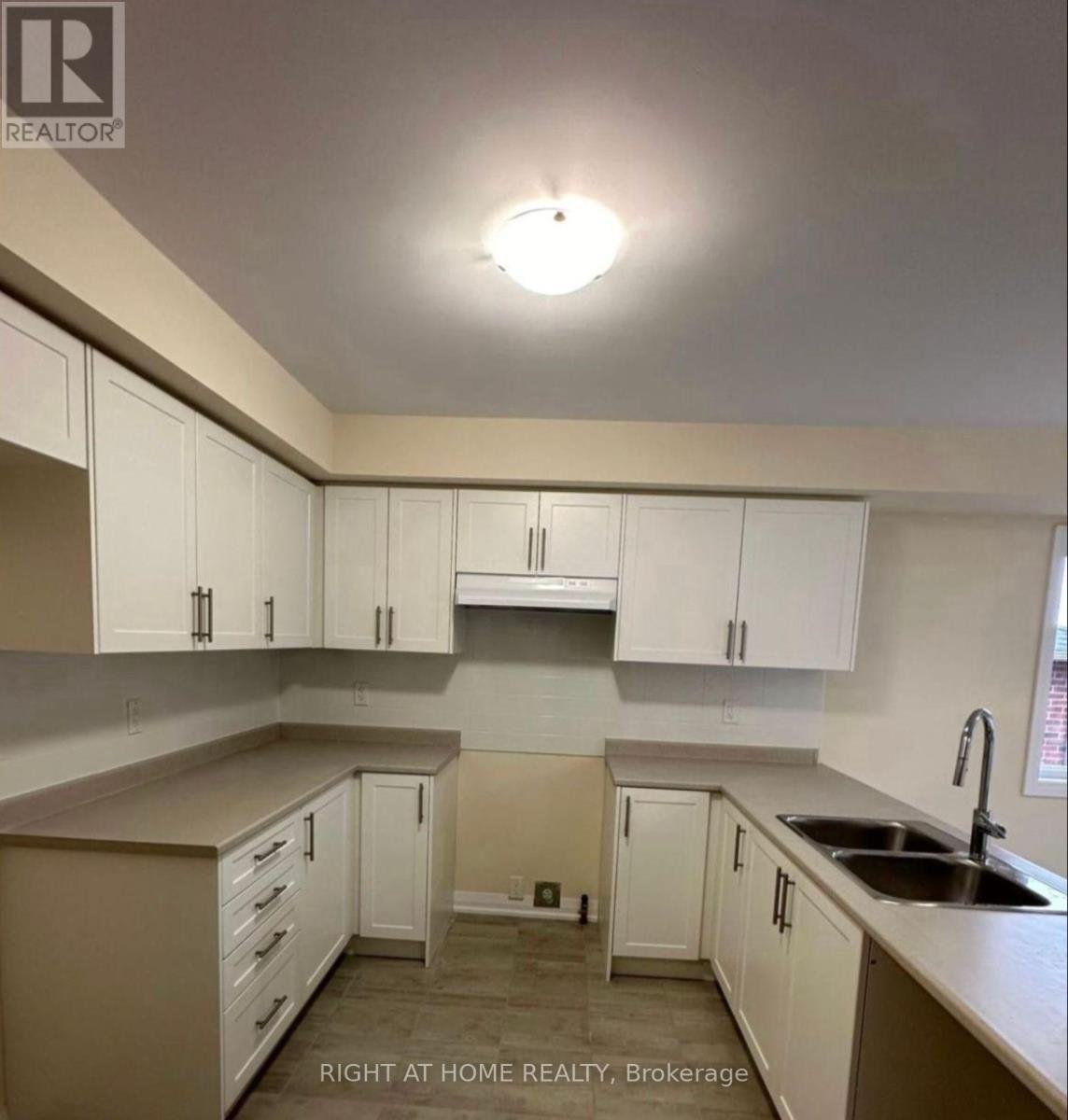 5 Revol Road, Penetanguishene, Ontario  L9M 1N8 - Photo 3 - S12790816