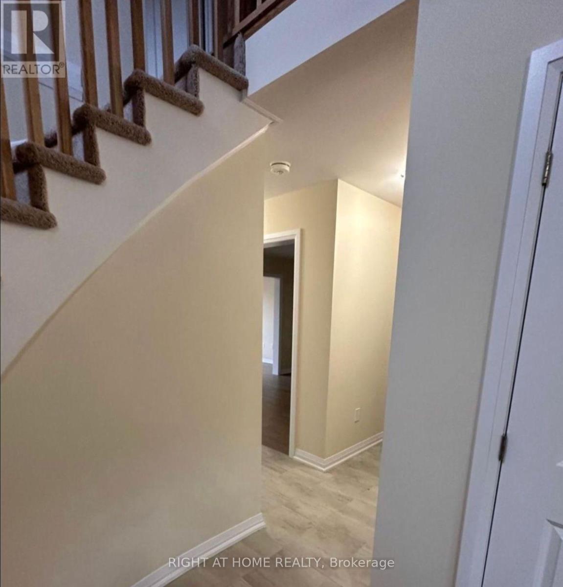 5 Revol Road, Penetanguishene, Ontario  L9M 1N8 - Photo 4 - S12790816