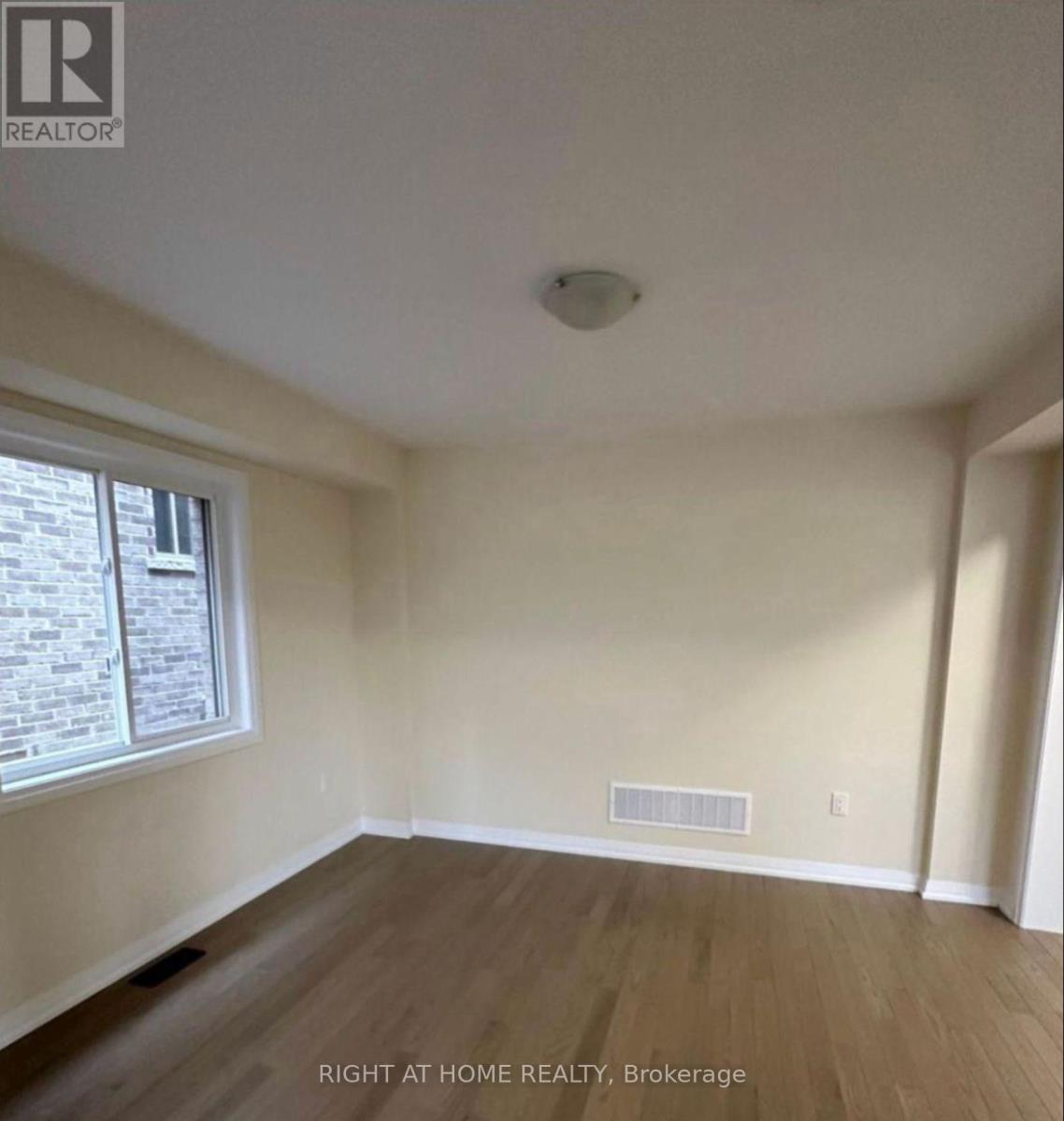 5 Revol Road, Penetanguishene, Ontario  L9M 1N8 - Photo 5 - S12790816