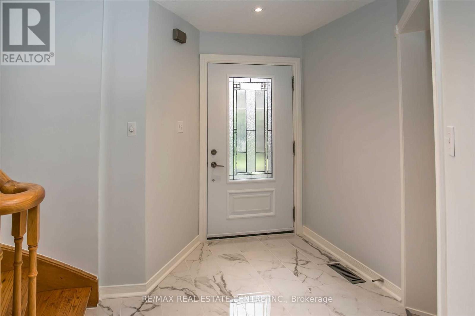 6361 Longspur Road, Mississauga, Ontario  L5N 6H1 - Photo 2 - W12790806