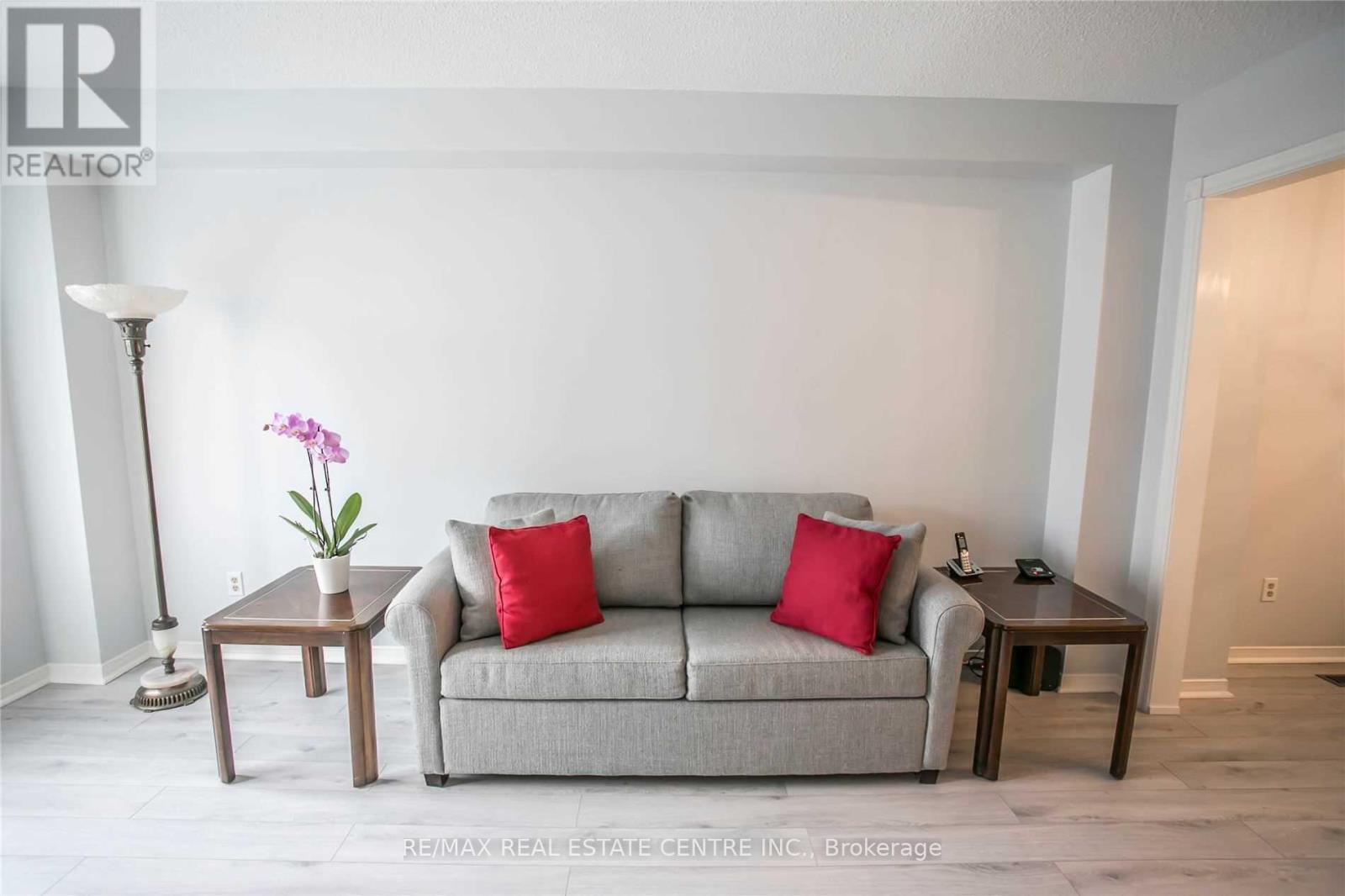 6361 Longspur Road, Mississauga, Ontario  L5N 6H1 - Photo 4 - W12790806