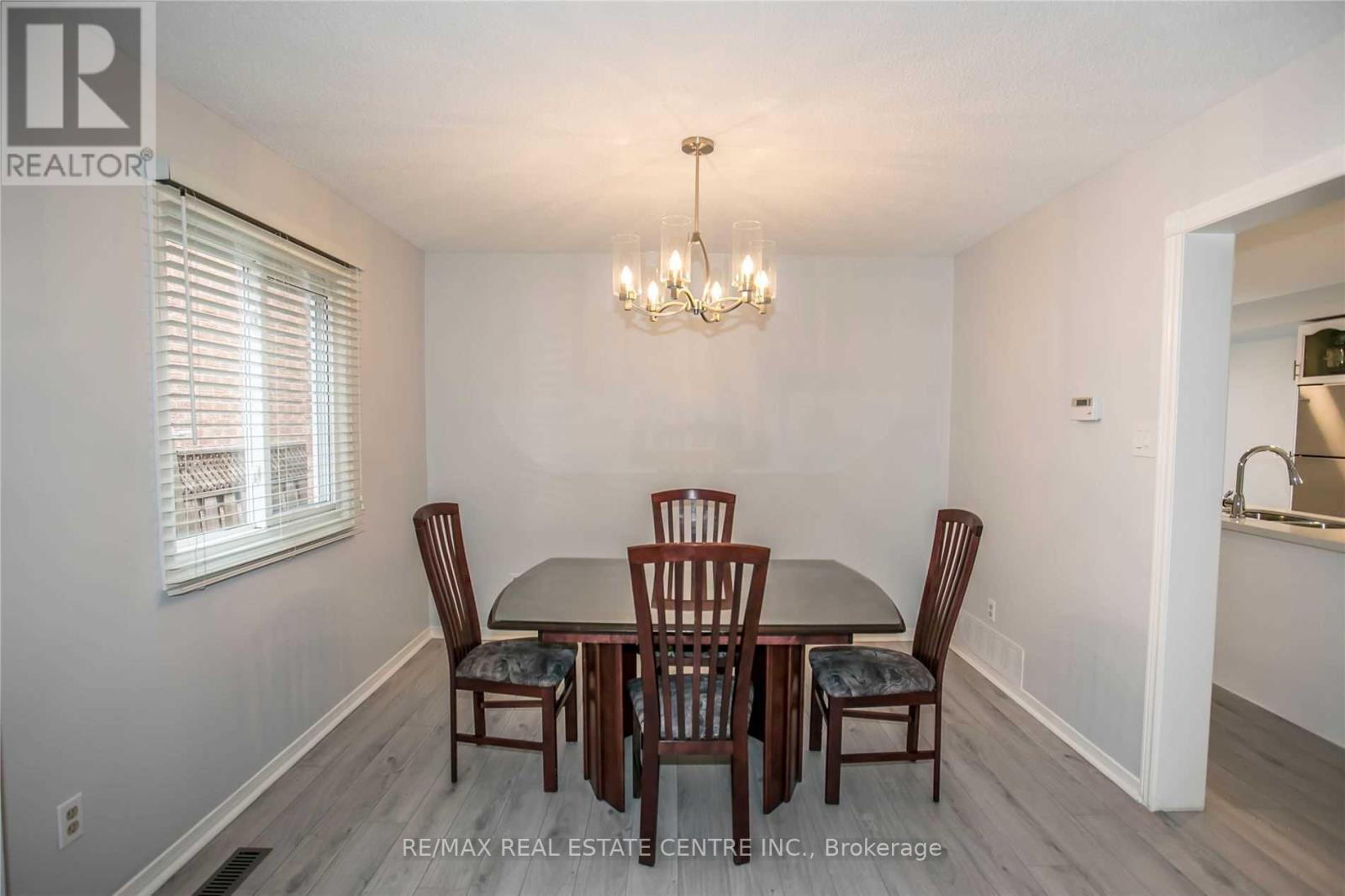 6361 Longspur Road, Mississauga, Ontario  L5N 6H1 - Photo 8 - W12790806