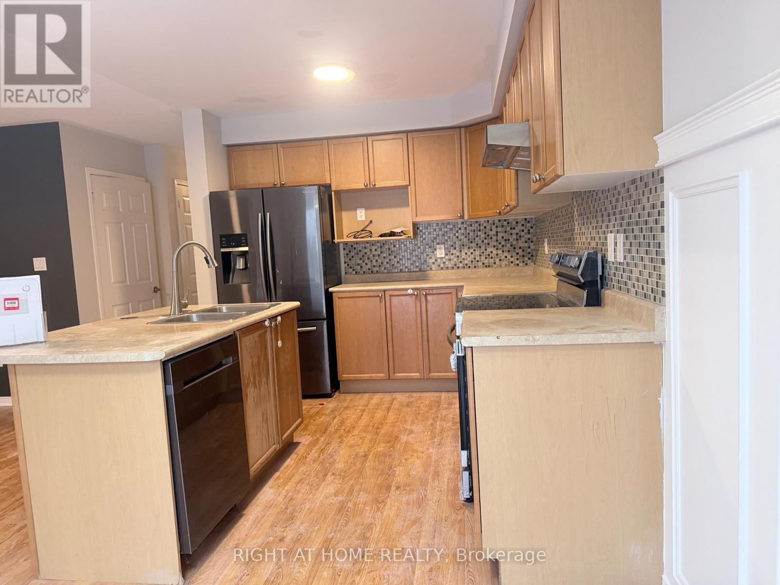 114 Bettina Place, Whitby (Rolling Acres), Ontario  L1R 0E8 - Photo 5 - E12789166