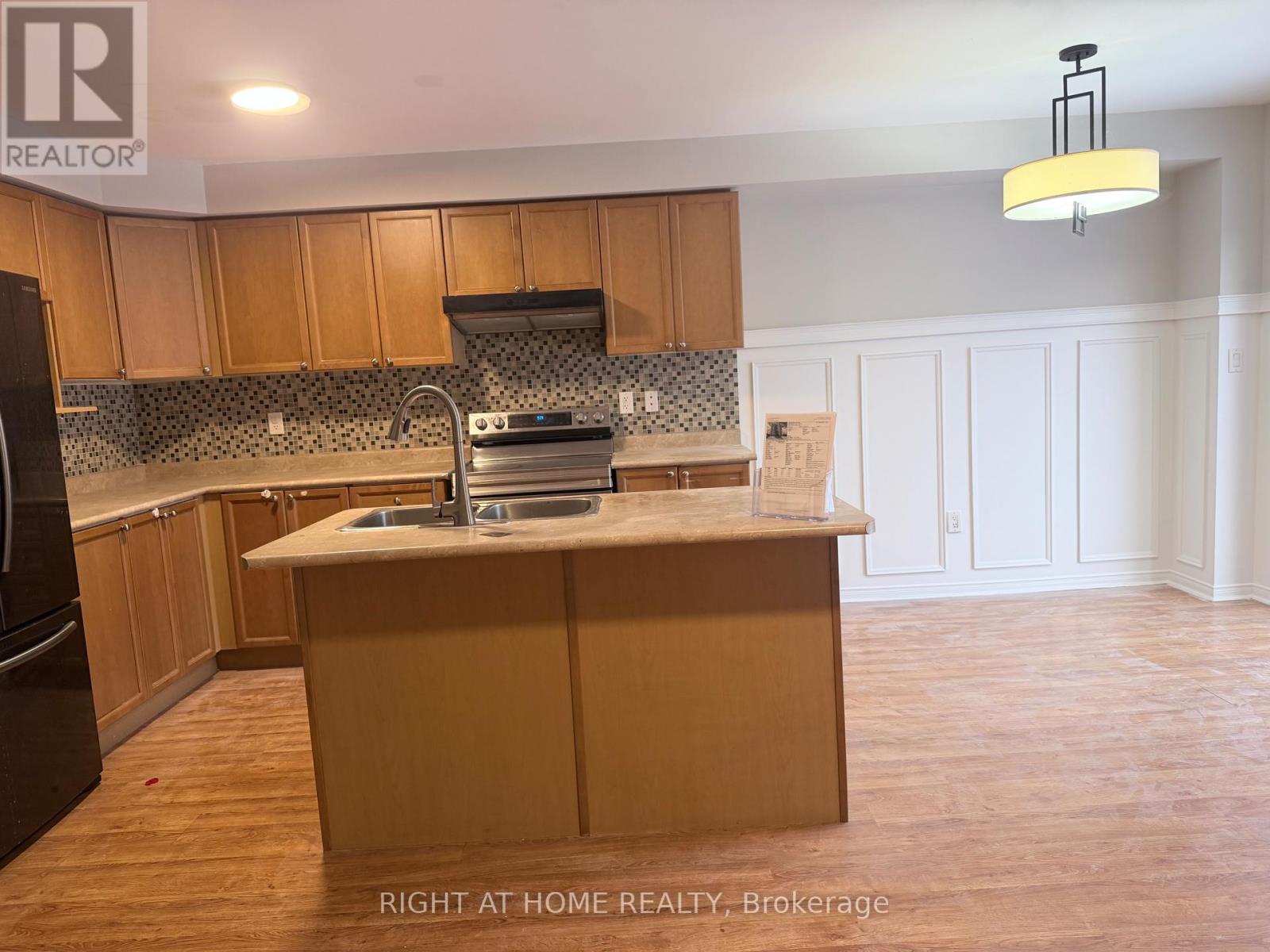 114 Bettina Place, Whitby (Rolling Acres), Ontario  L1R 0E8 - Photo 6 - E12789166