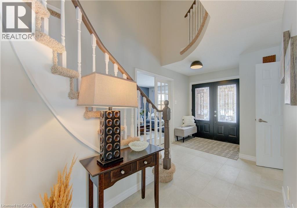 456 Oakfield Court, Waterloo, Ontario  N2T 1X5 - Photo 3 - 40803372