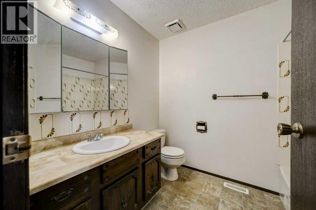 15 Cambridge Road W, Lethbridge, Alberta  T1K 4V7 - Photo 10 - A2282994