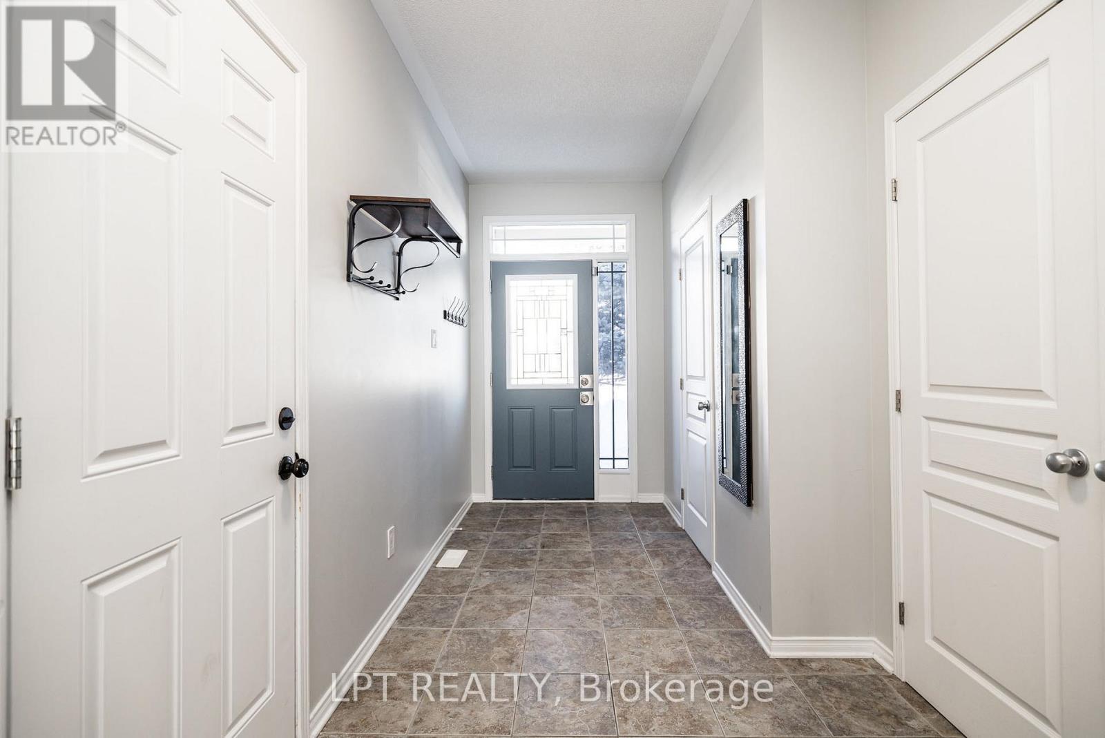 521 Pepperville Crescent, Ottawa, Ontario  K2M 0E5 - Photo 3 - X12790824