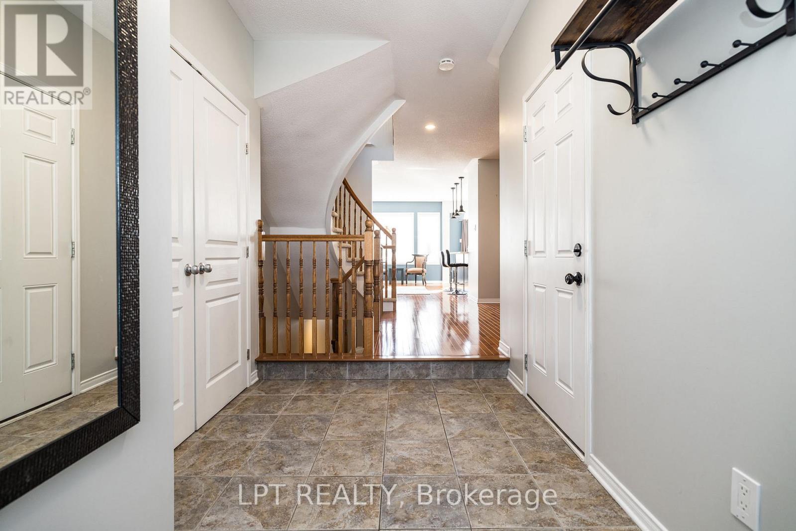 521 Pepperville Crescent, Ottawa, Ontario  K2M 0E5 - Photo 4 - X12790824