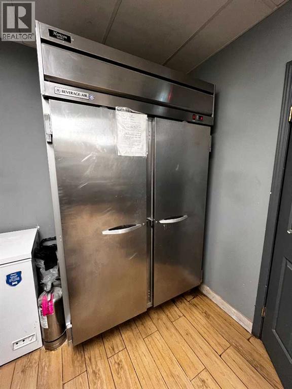 683 10 Street Sw, Calgary, Alberta  T2P 5G3 - Photo 4 - A2205743