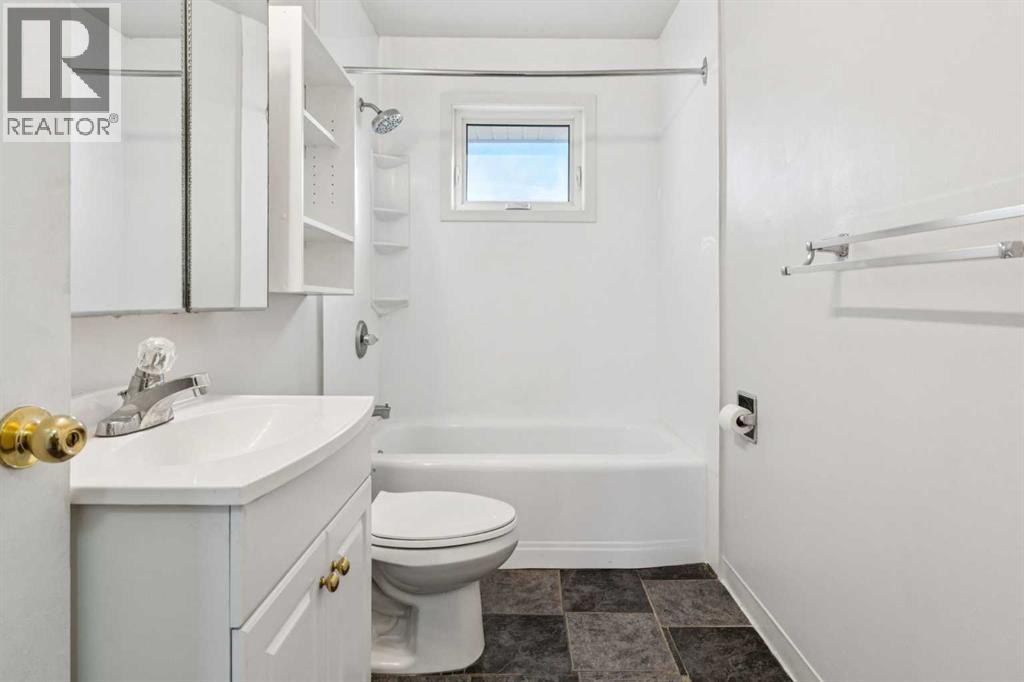 1816 42 Street Se, Calgary, Alberta  T2B 1E9 - Photo 12 - A2285724