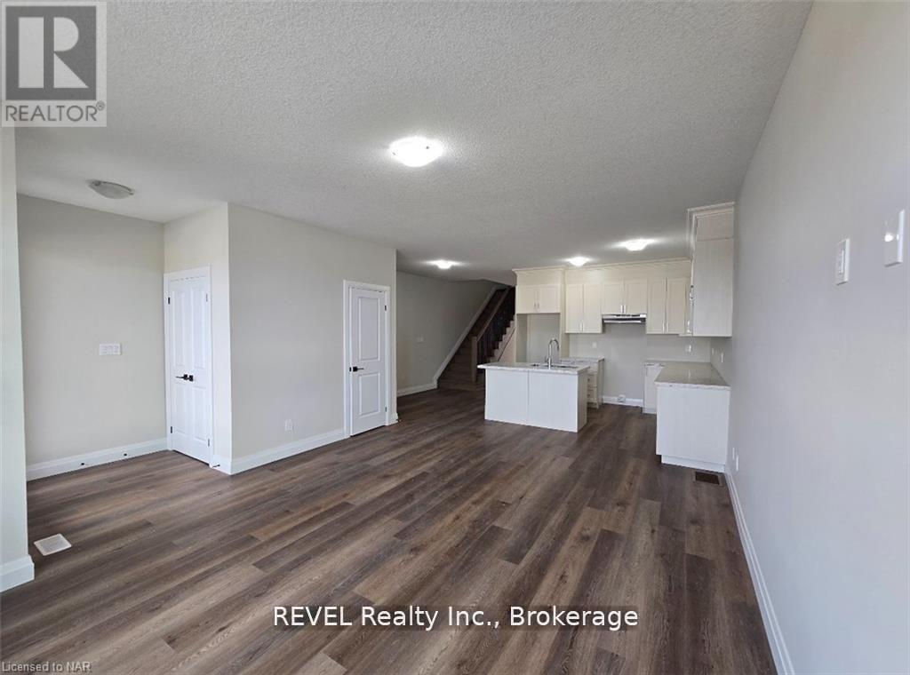 16 Warren Trail, Welland, Ontario  L3B 0N8 - Photo 4 - X12789994