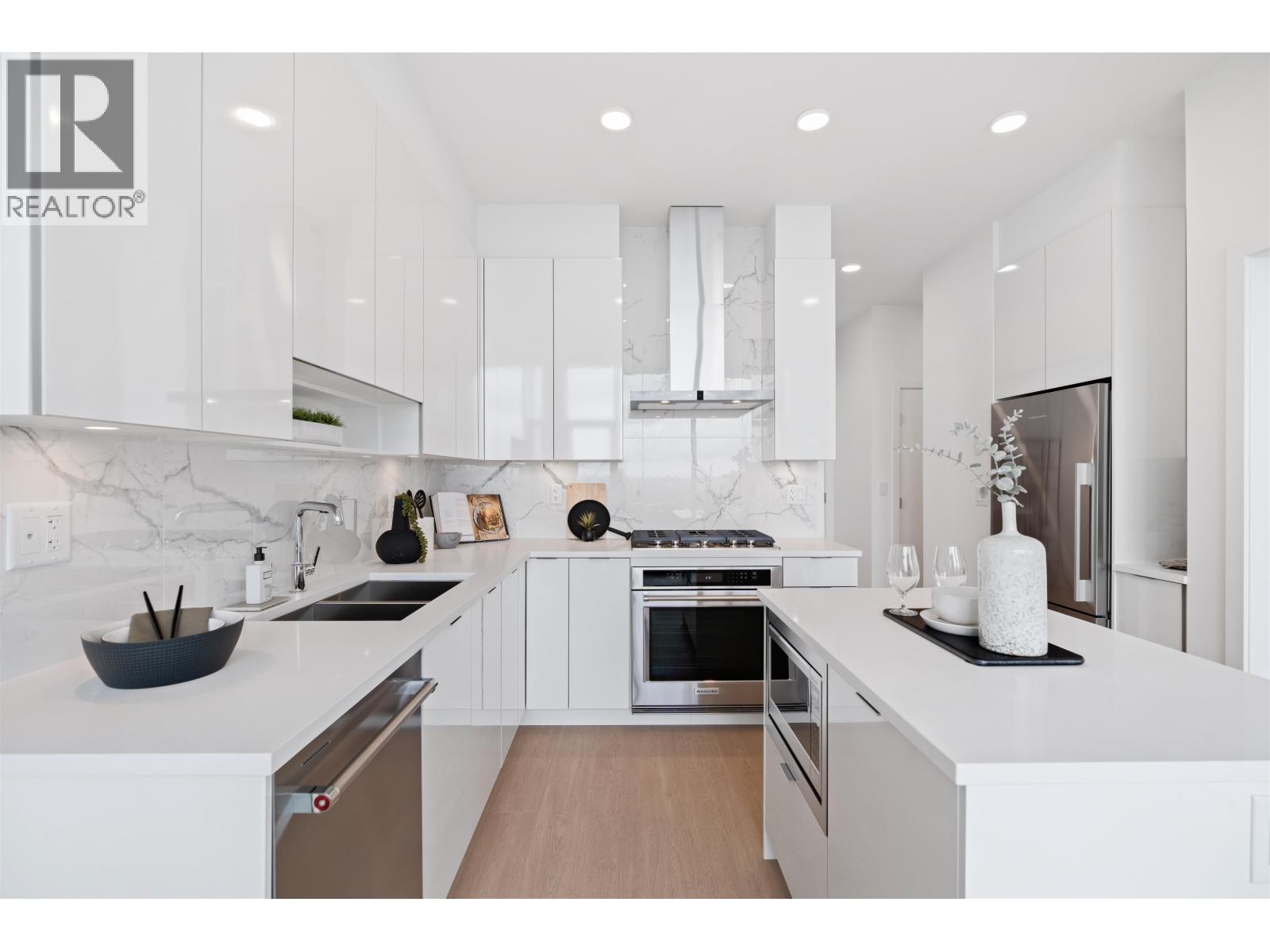 2307 555 Sydney Avenue, Coquitlam, British Columbia  V3K 0G5 - Photo 3 - R3090072