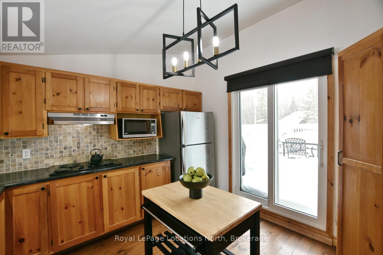 111 Martin Grove, Blue Mountains, Ontario  L9Y 0N5 - Photo 33 - X12726936