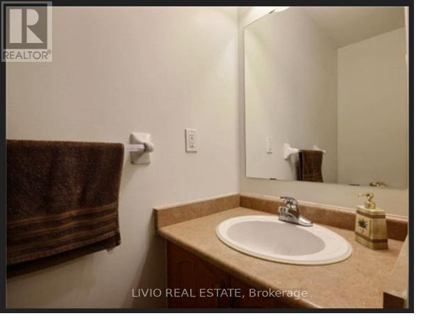 55 Peachleaf Crescent, Brampton, Ontario  L7A 2B4 - Photo 5 - W12790846