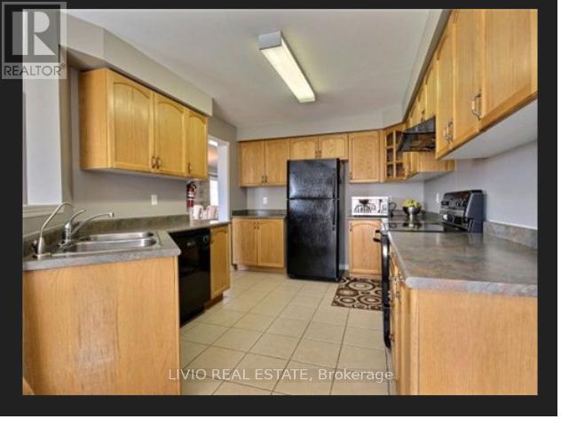 55 Peachleaf Crescent, Brampton, Ontario  L7A 2B4 - Photo 6 - W12790846