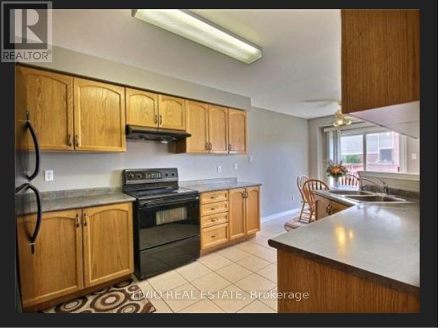 55 Peachleaf Crescent, Brampton, Ontario  L7A 2B4 - Photo 7 - W12790846