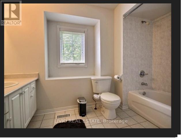 55 Peachleaf Crescent, Brampton, Ontario  L7A 2B4 - Photo 8 - W12790846