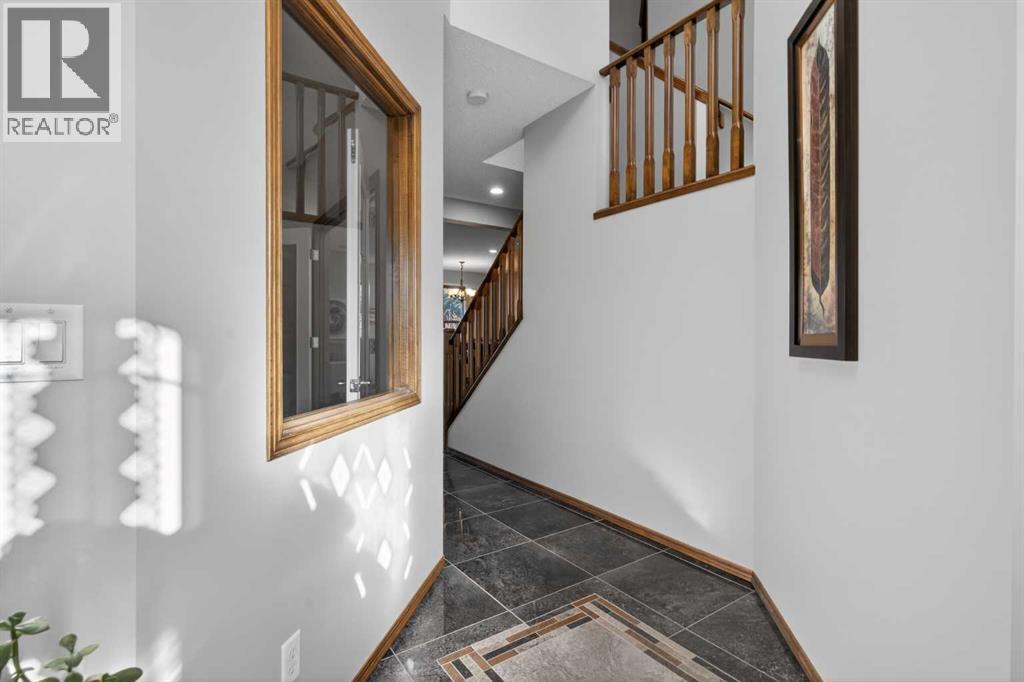 57 Pantego Hill Nw, Calgary, Alberta  T3K 0B7 - Photo 3 - A2284912